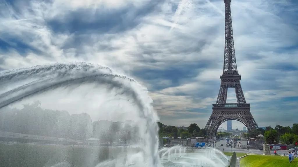 Eiffel Tower and Paris cityscape at sunset | GlobalBush Travel
